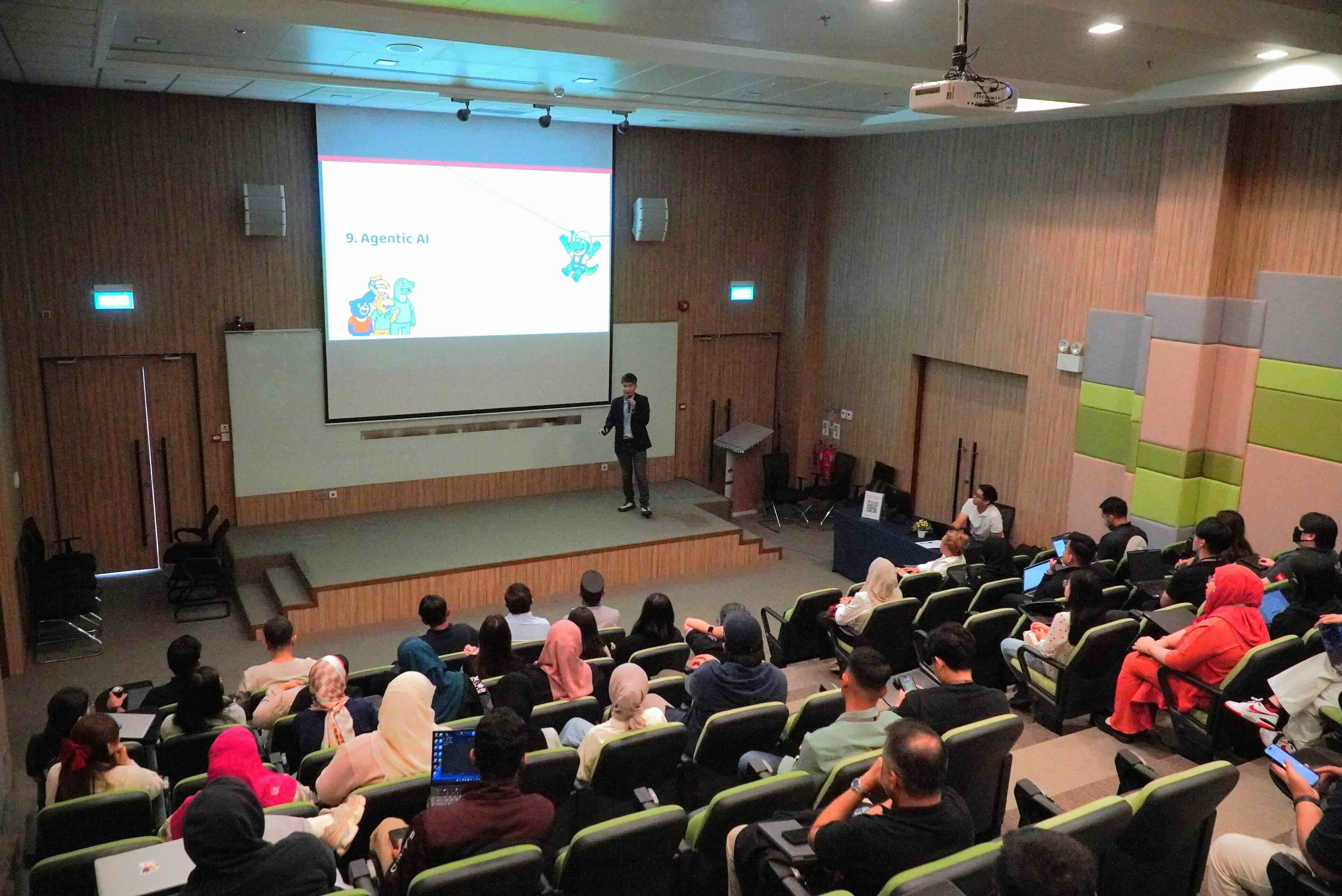 Speaking on Search and Agentic AI in an auditorium